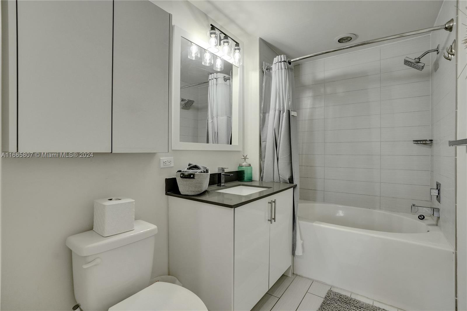 999 SW 1st Ave # 1807