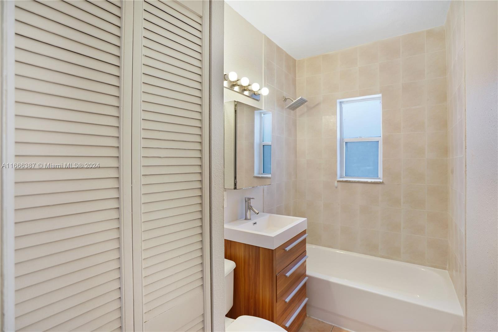 1228 Marseille Dr