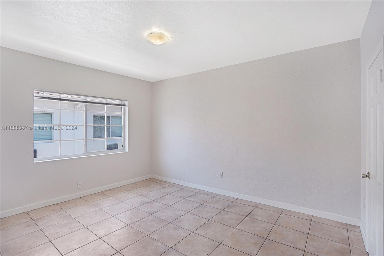 1228 Marseille Dr