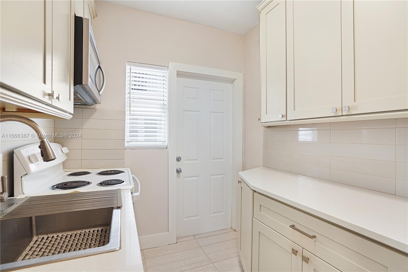 1228 Marseille Dr
