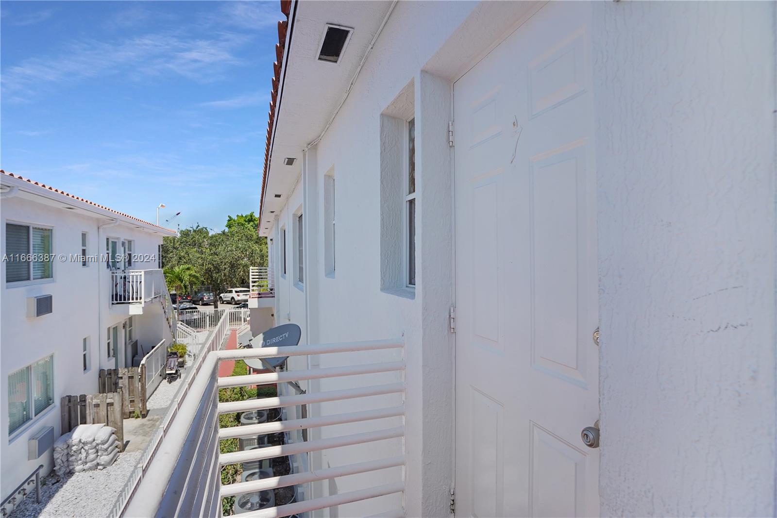 1228 Marseille Dr