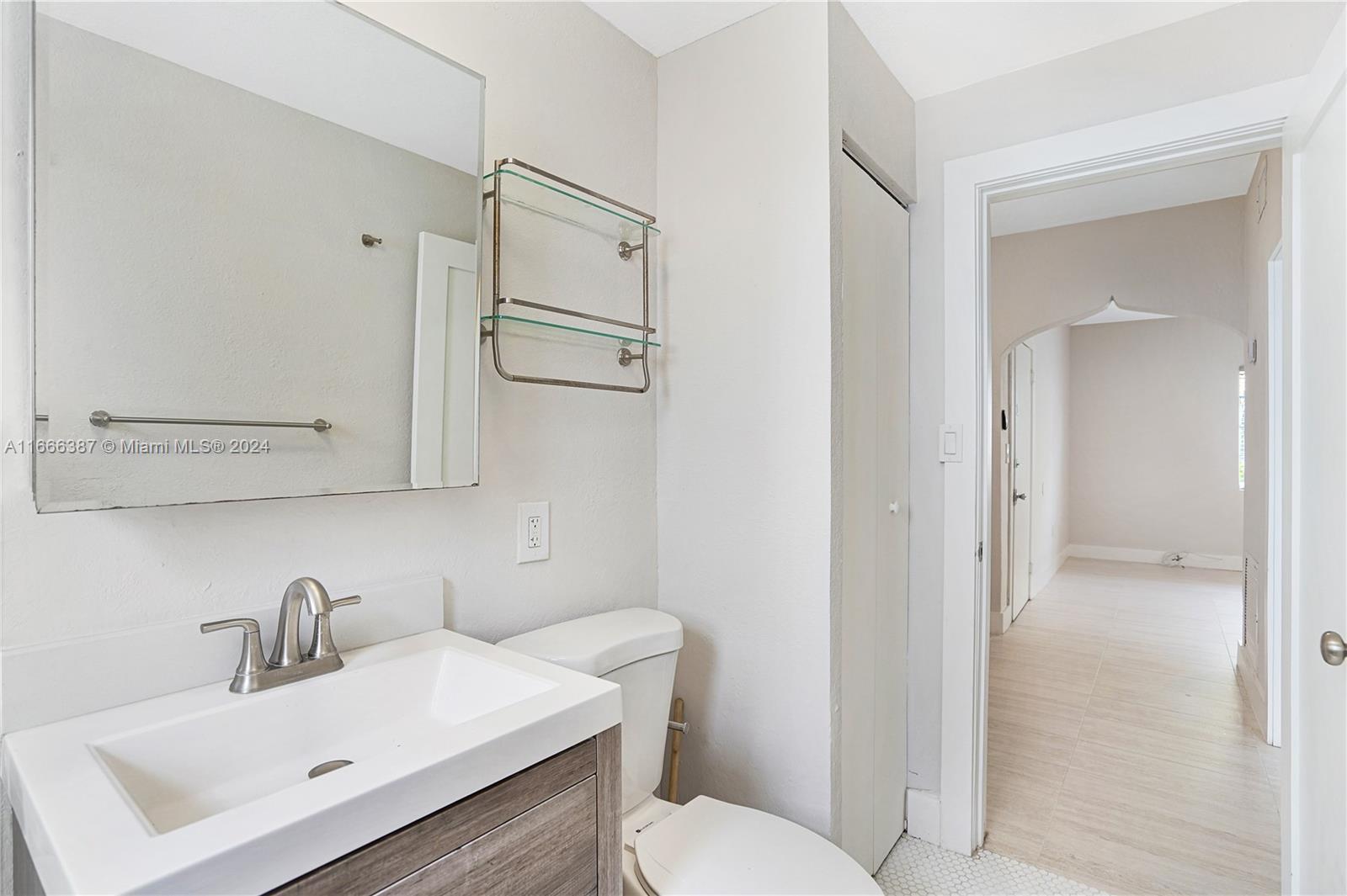 1228 Marseille Dr