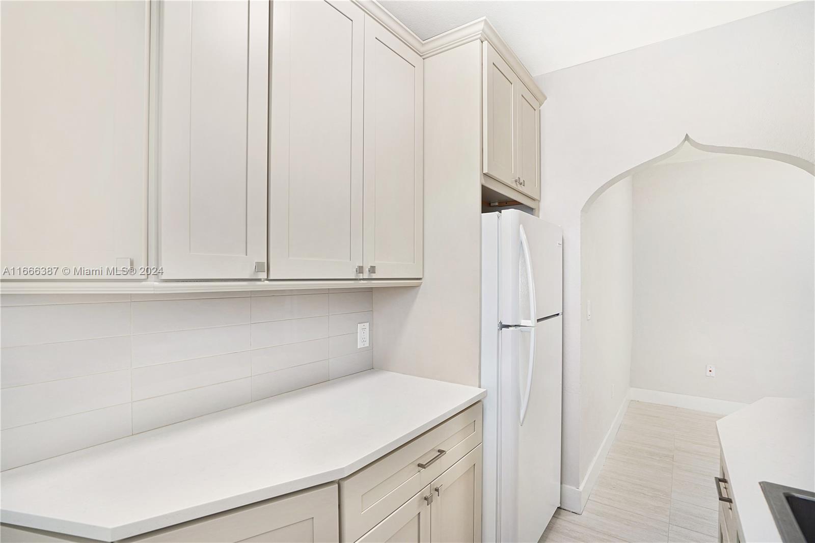 1228 Marseille Dr