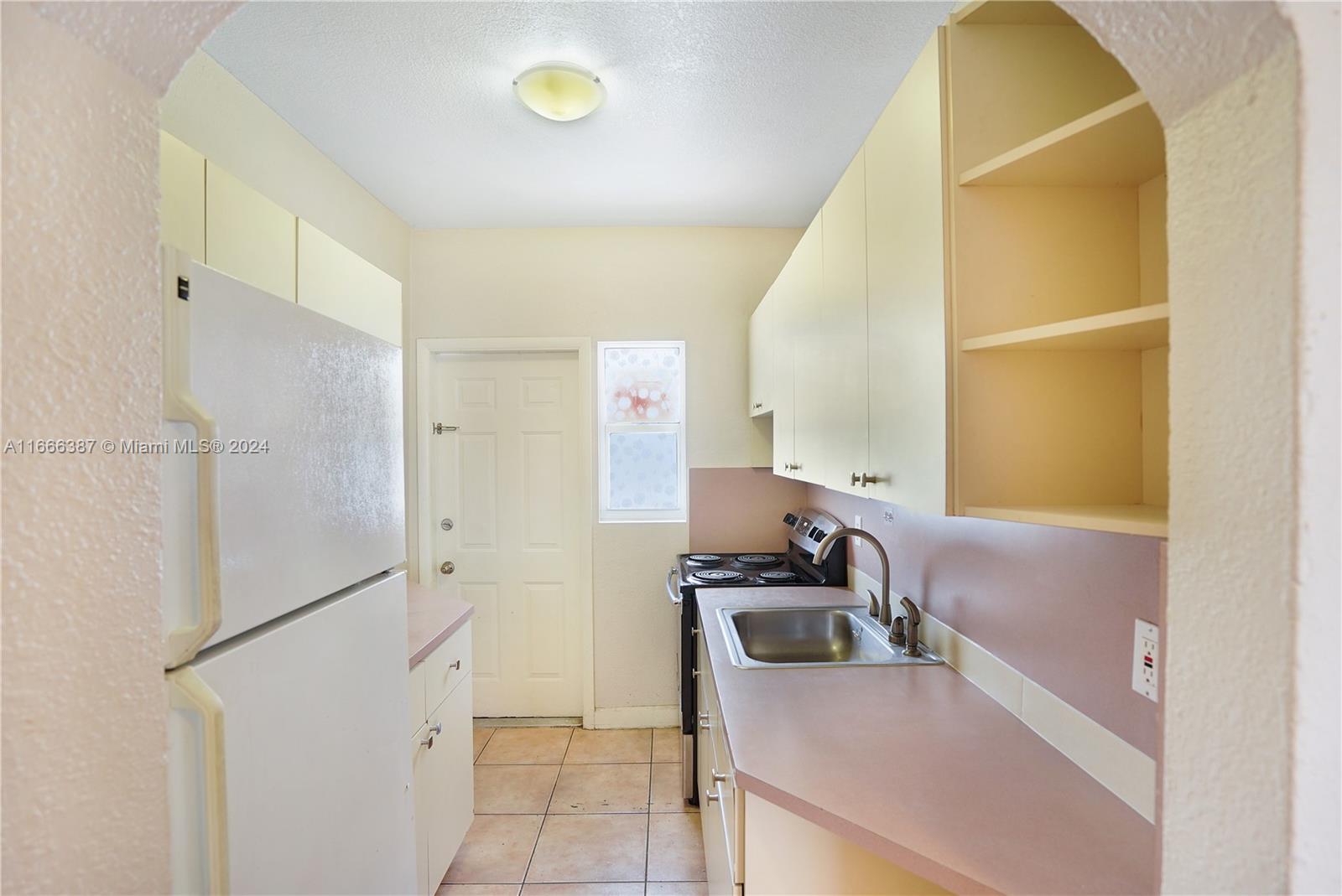 1228 Marseille Dr