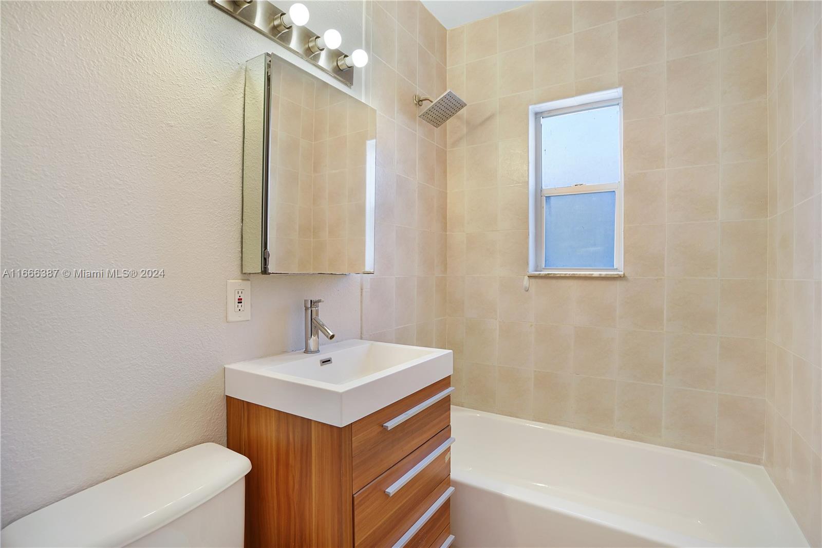 1228 Marseille Dr
