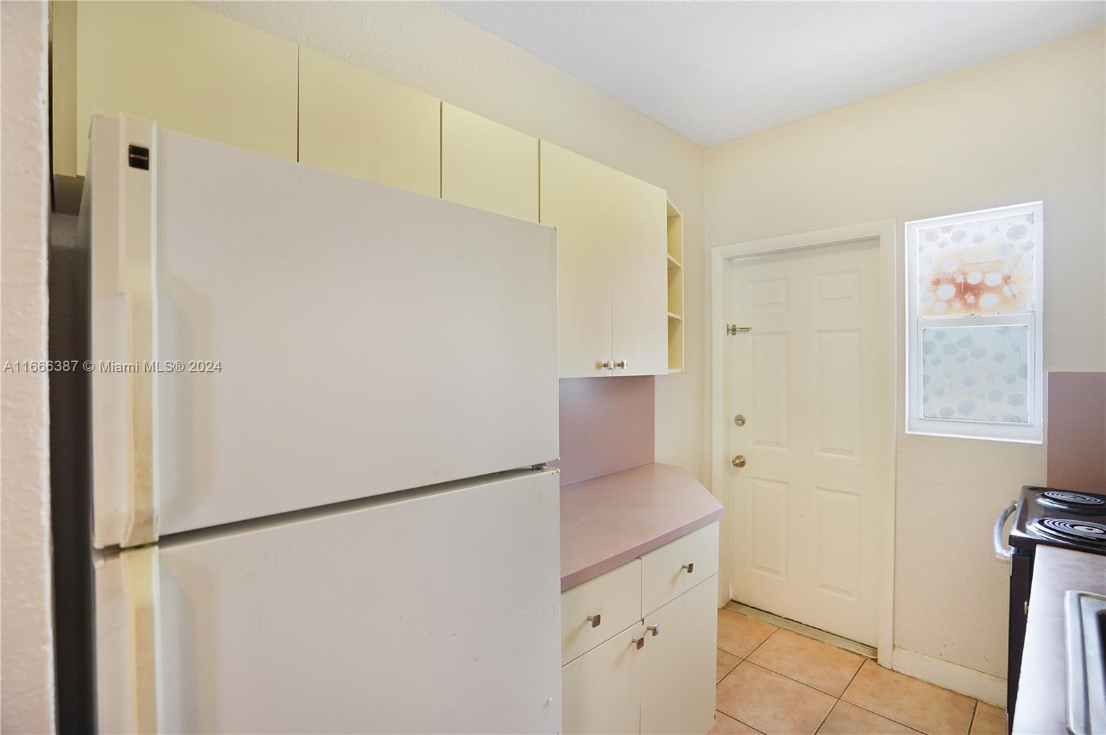 1228 Marseille Dr