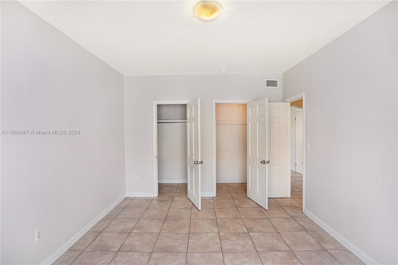 1228 Marseille Dr