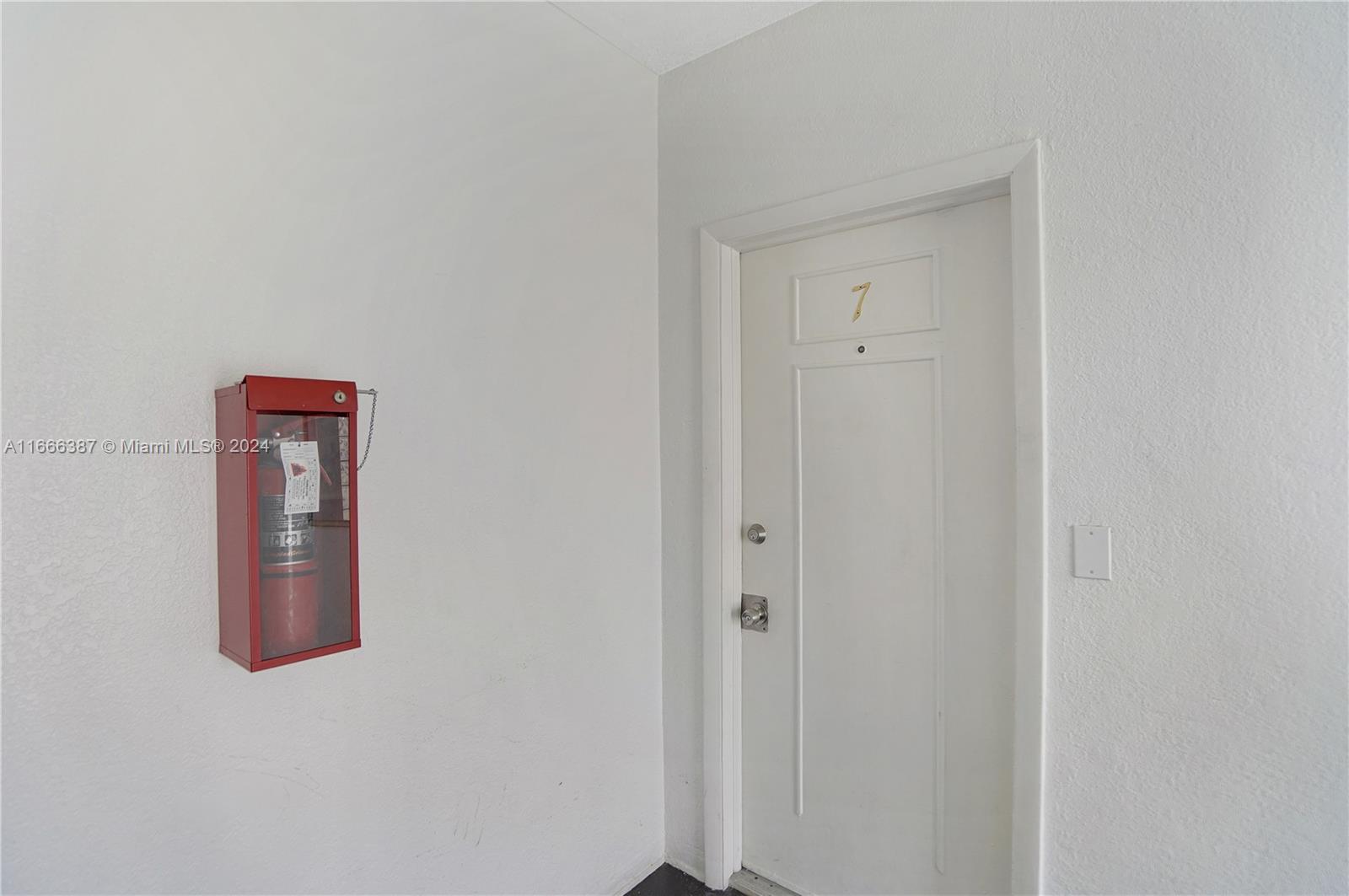 1228 Marseille Dr