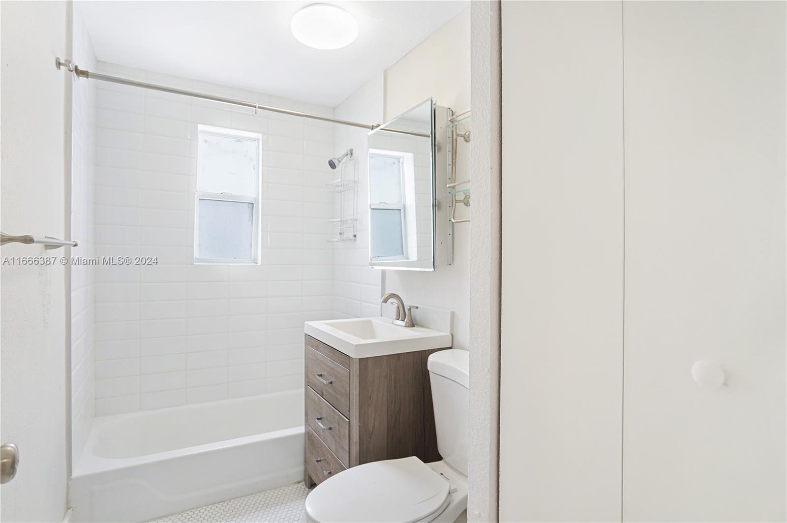 1228 Marseille Dr