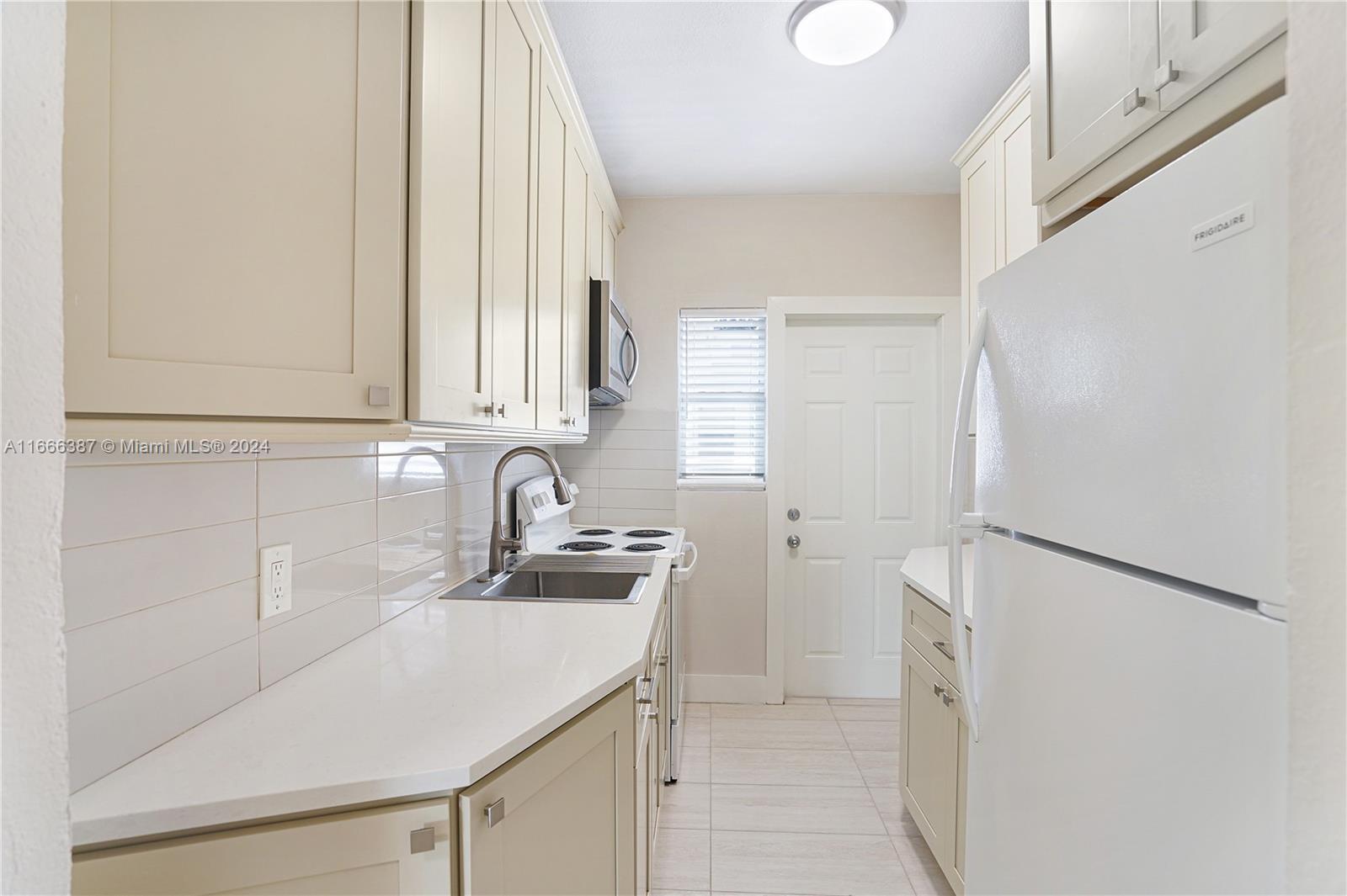 1228 Marseille Dr
