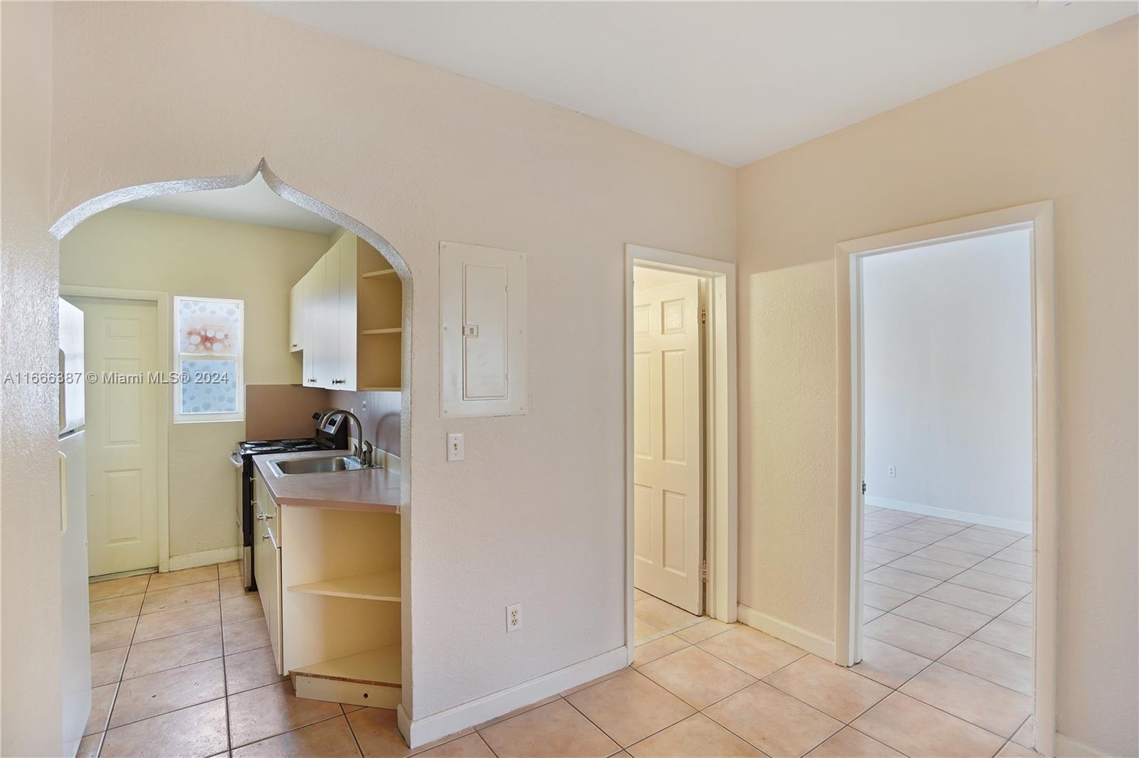 1228 Marseille Dr