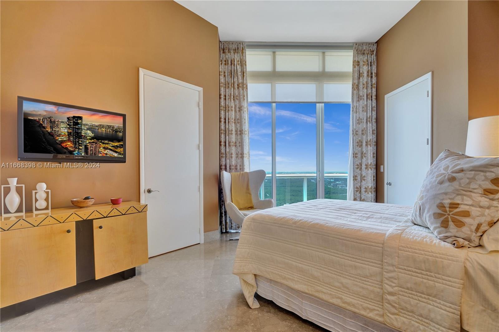 15901 Collins Ave # 4206