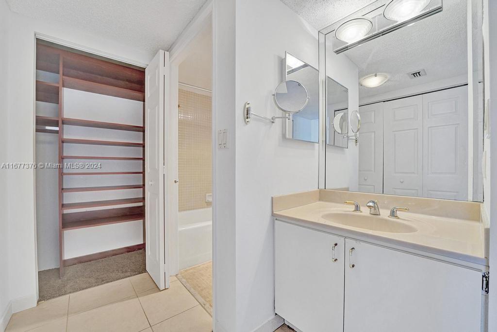 20505 E Country Club Dr # 938