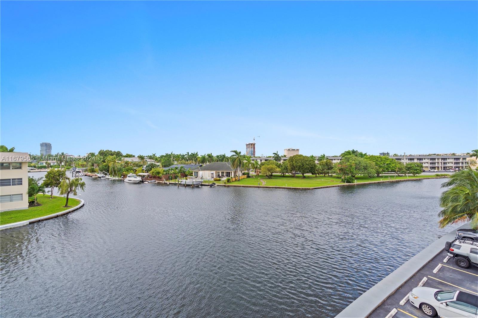 437 Golden Isles Dr # 9J