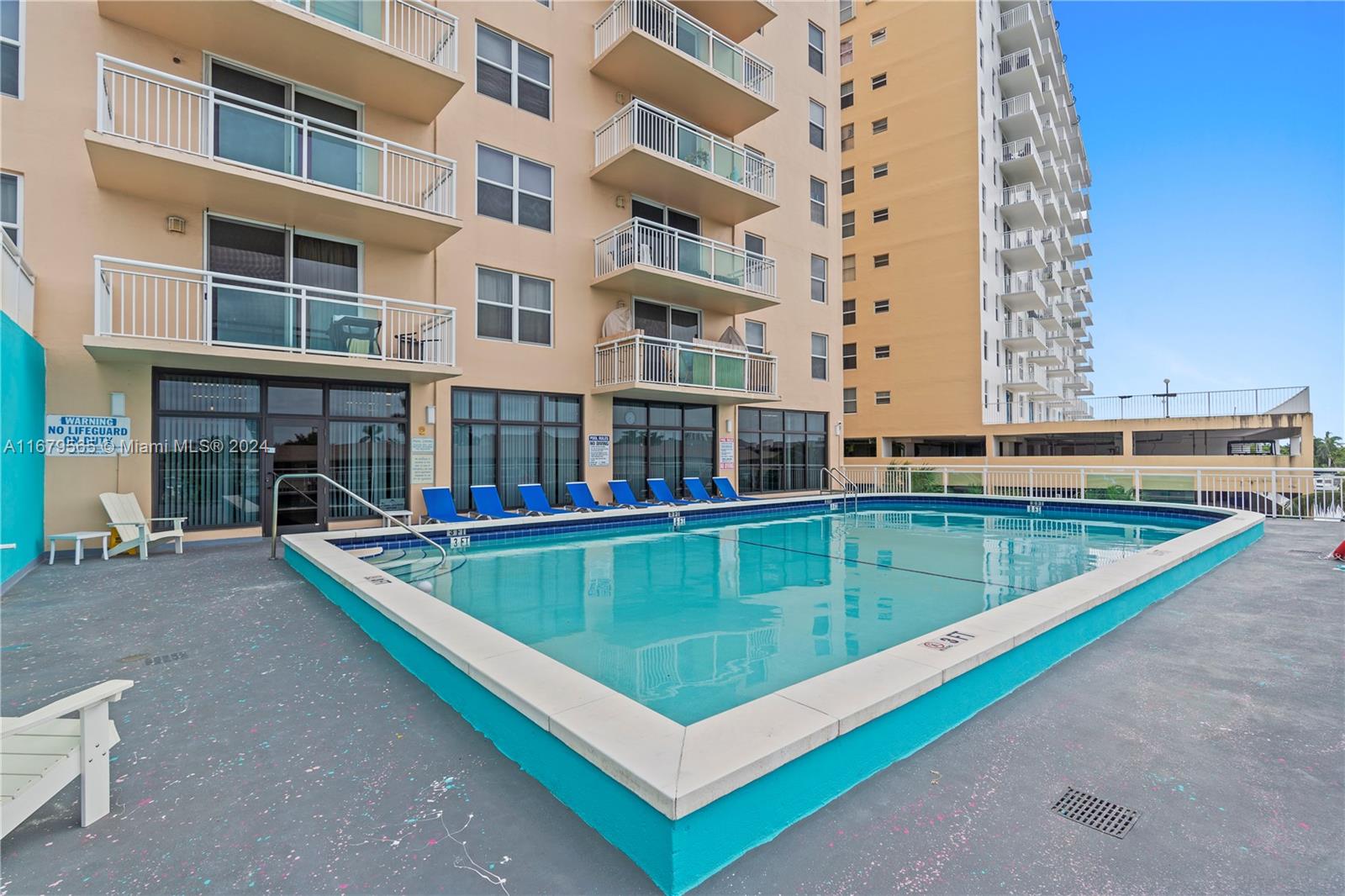 437 Golden Isles Dr # 9J