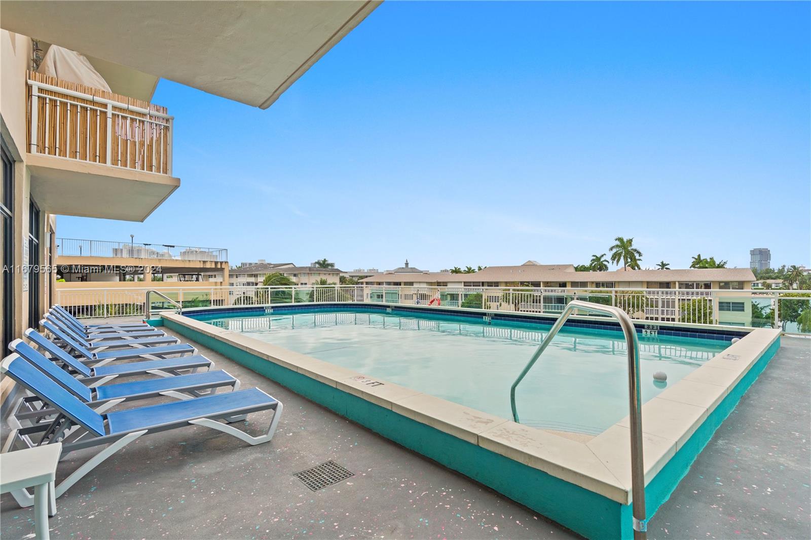 437 Golden Isles Dr # 9J