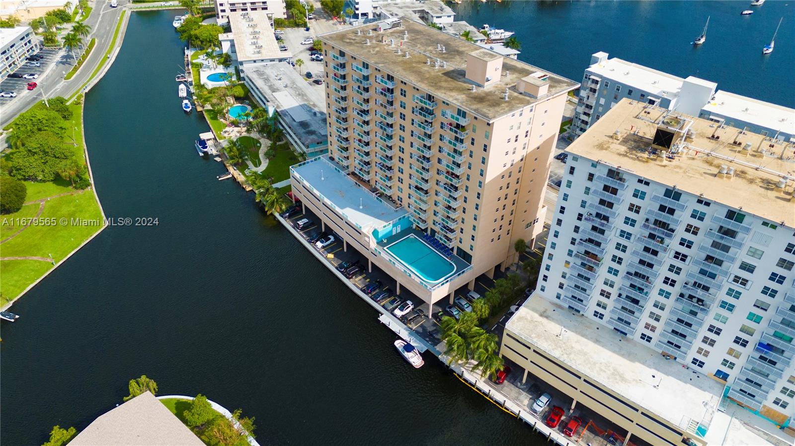 437 Golden Isles Dr # 9J