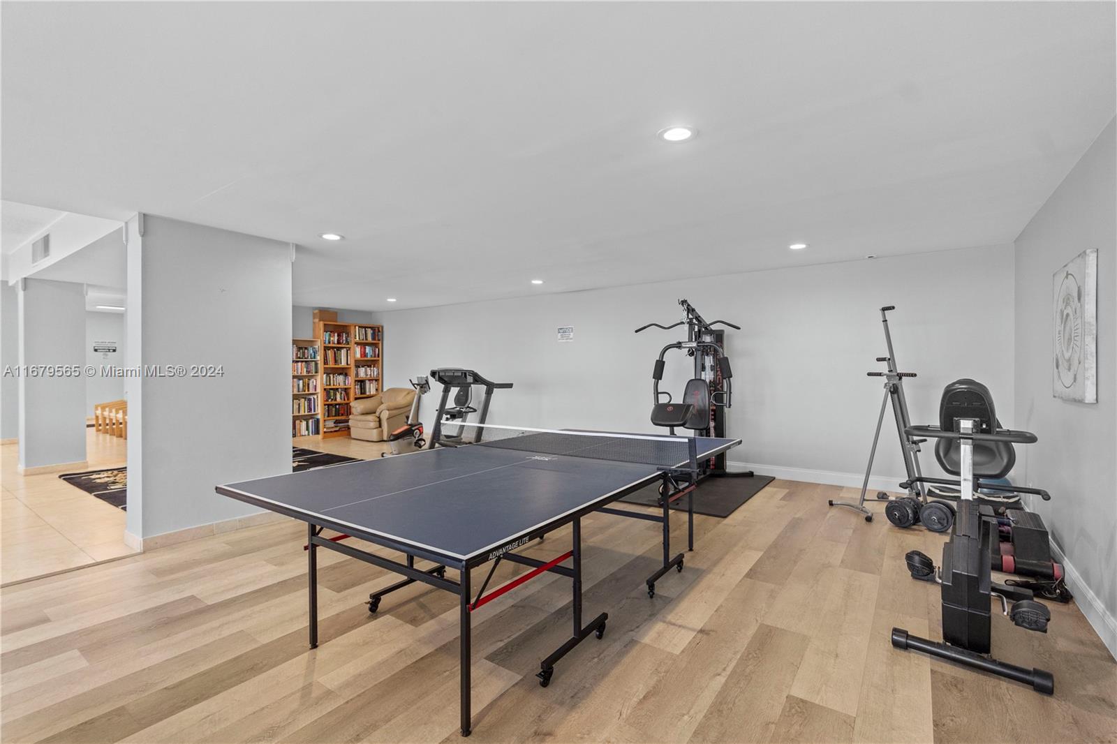 437 Golden Isles Dr # 9J