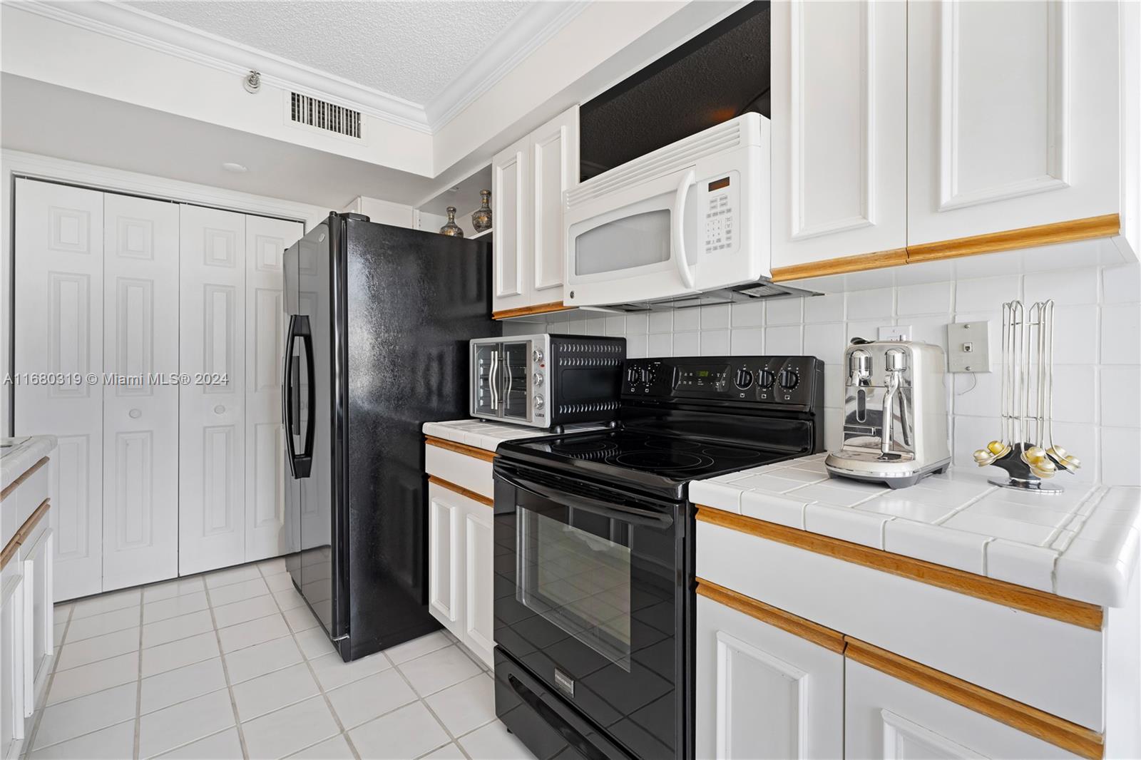 3500 Mystic Pointe Dr # 2505