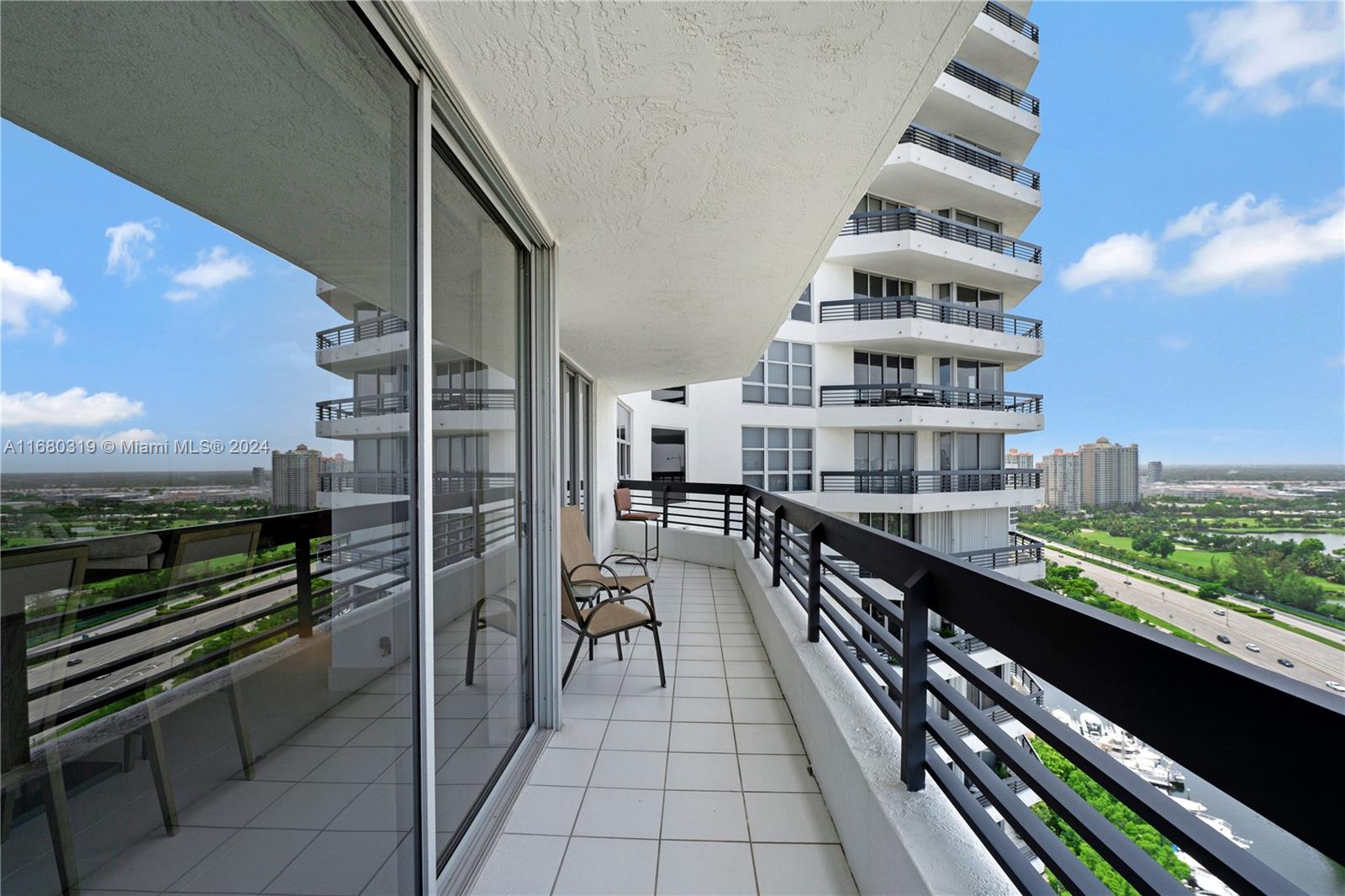 3500 Mystic Pointe Dr # 2505