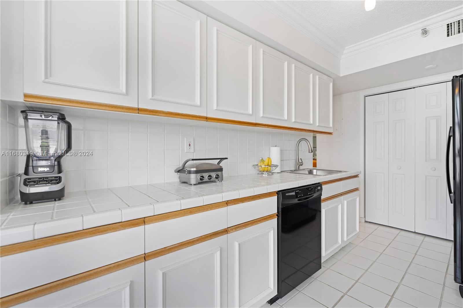 3500 Mystic Pointe Dr # 2505