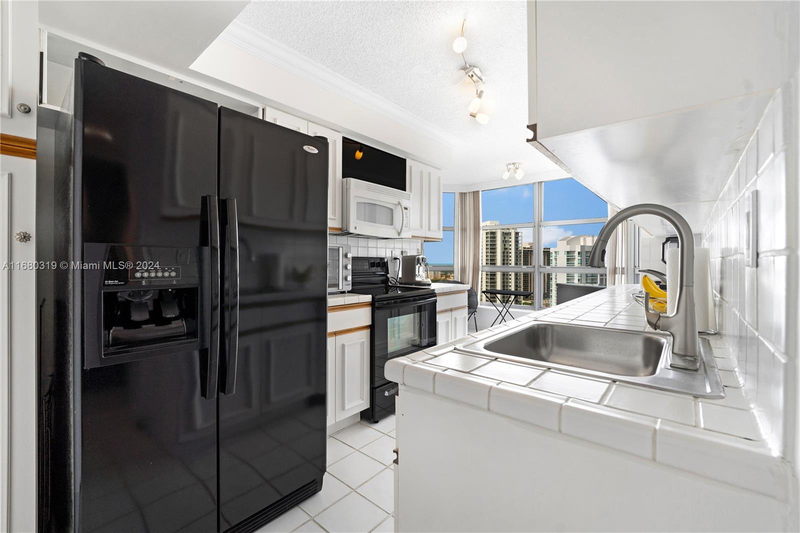 3500 Mystic Pointe Dr # 2505