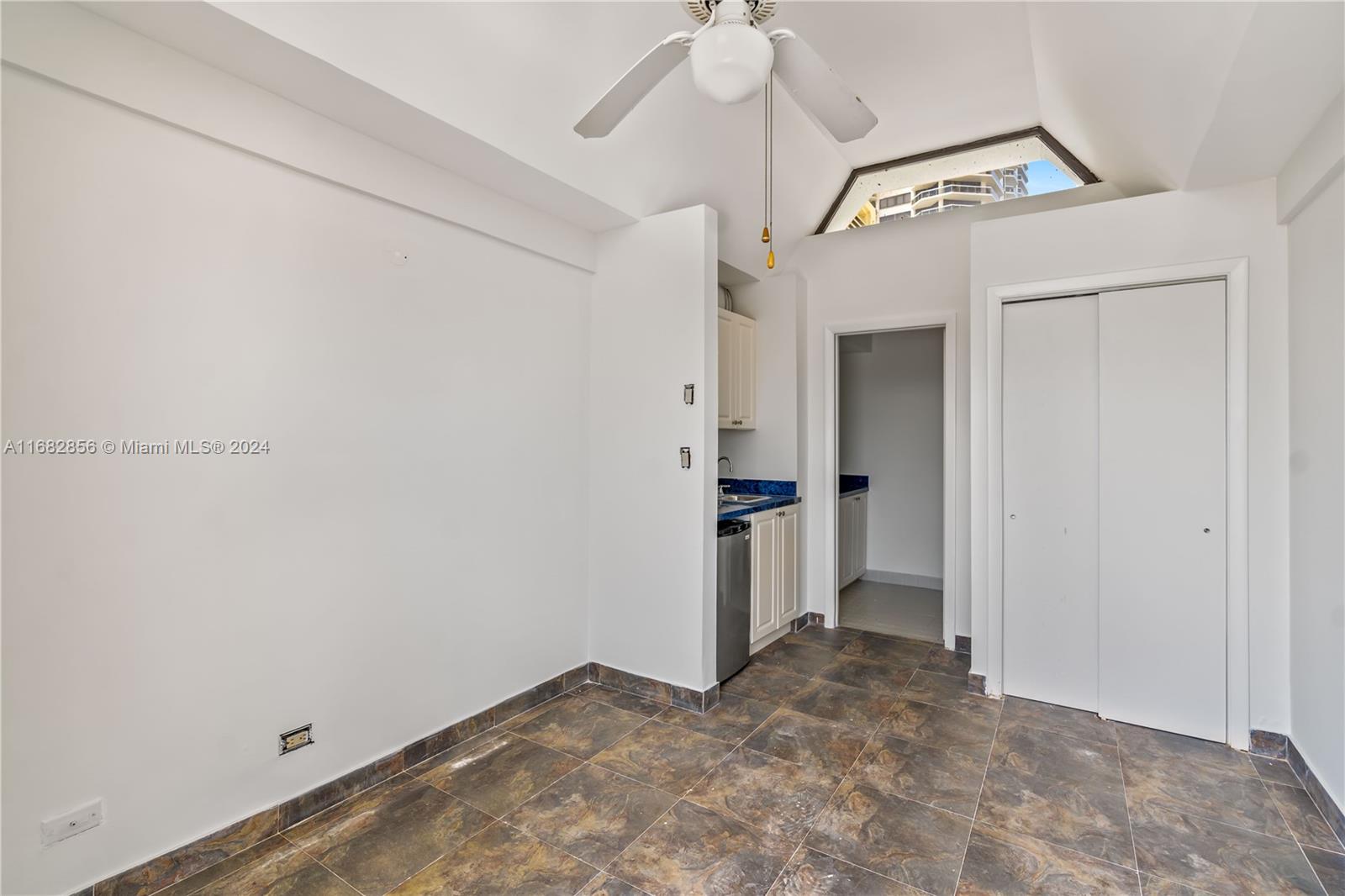 20191 E Country Club Dr # 1109