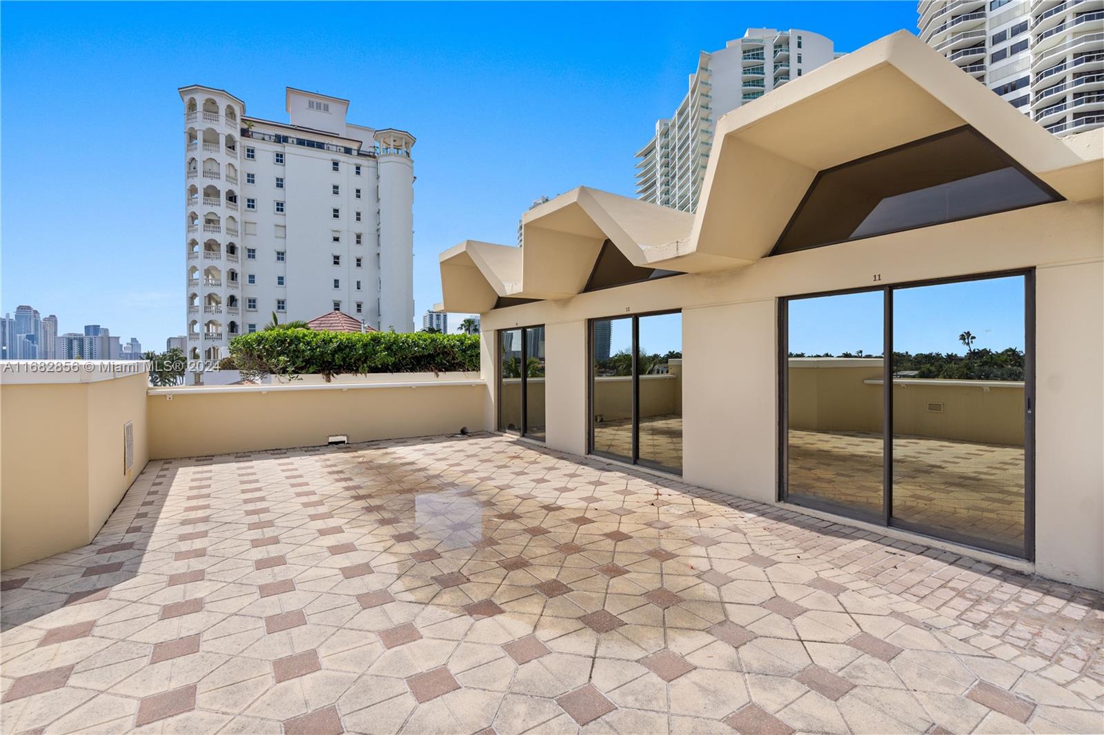 20191 E Country Club Dr # 1109