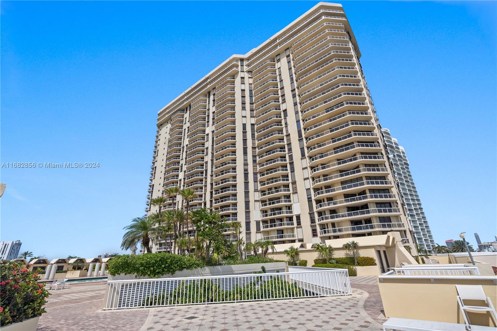 20191 E Country Club Dr # 1109
