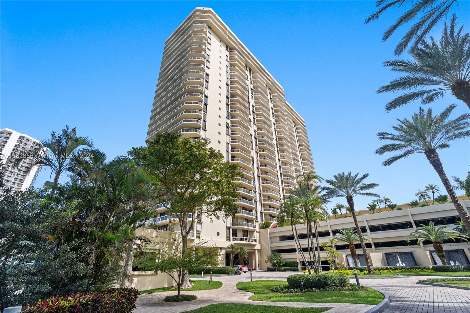 20191 E Country Club Dr # 1109
