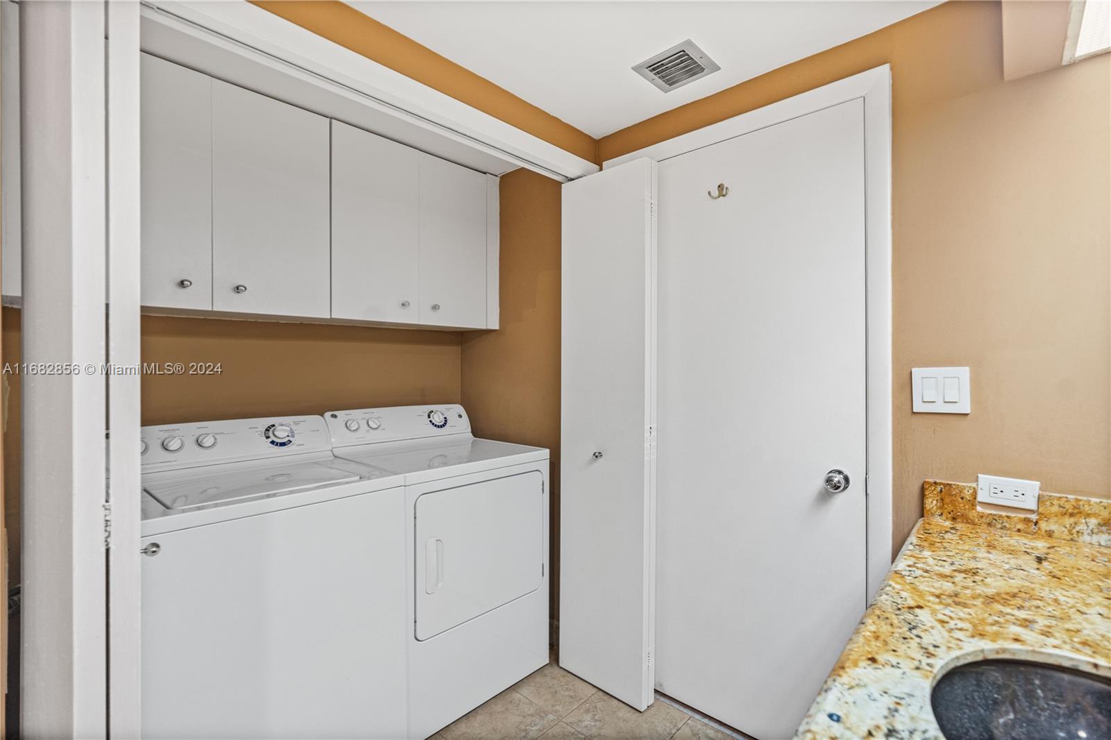 20191 E Country Club Dr # 1109