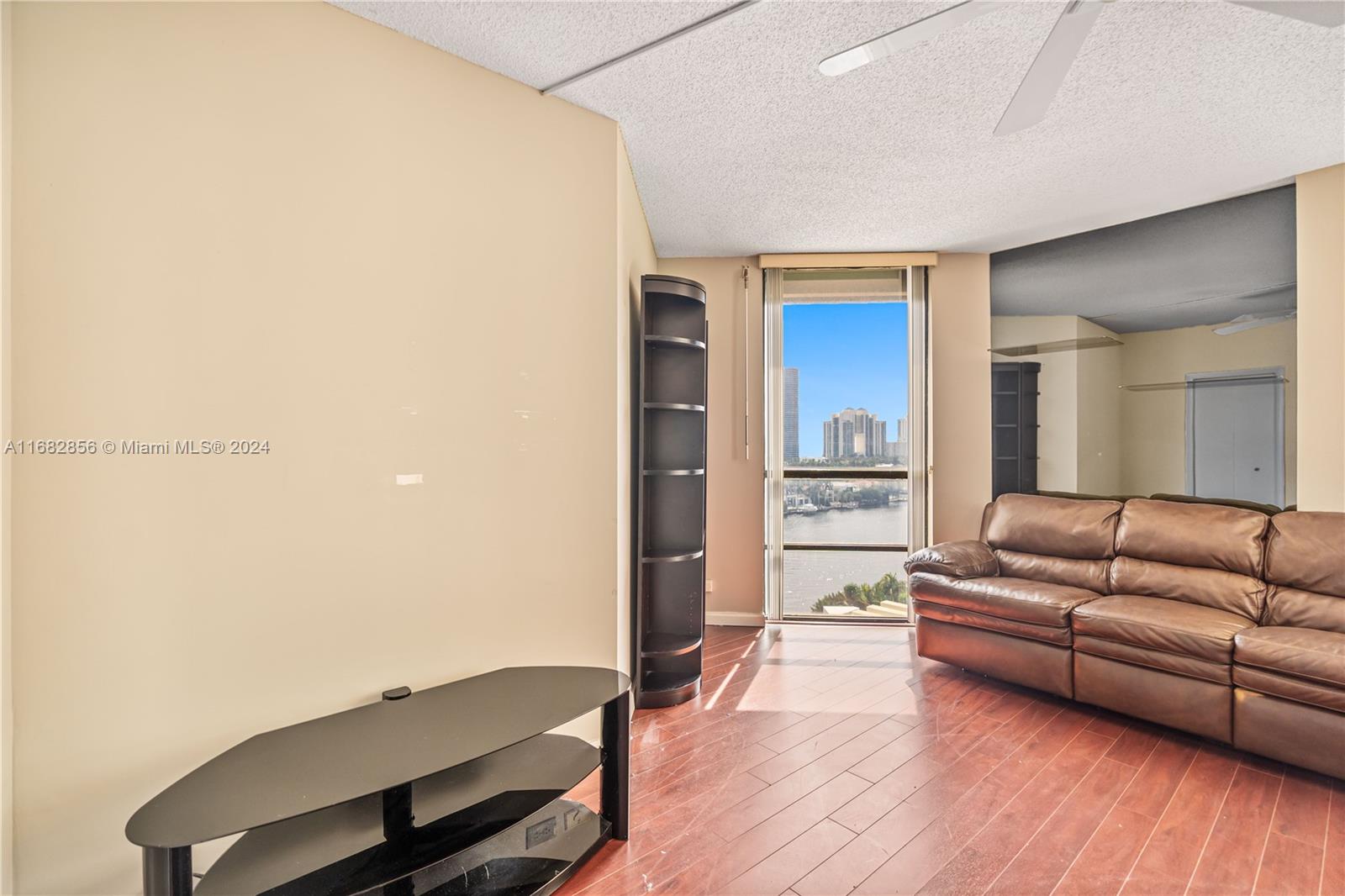 20191 E Country Club Dr # 1109