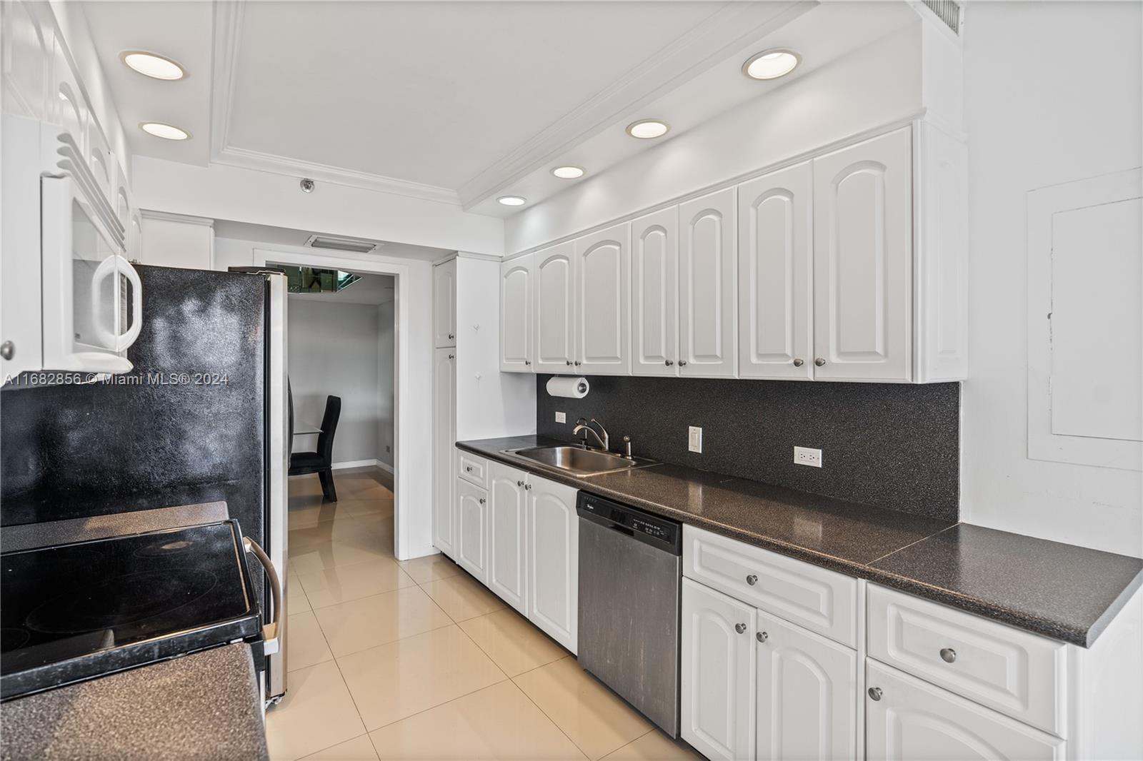 20191 E Country Club Dr # 1109