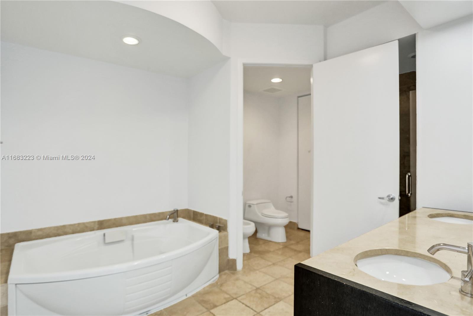 18201 Collins Ave # 4509