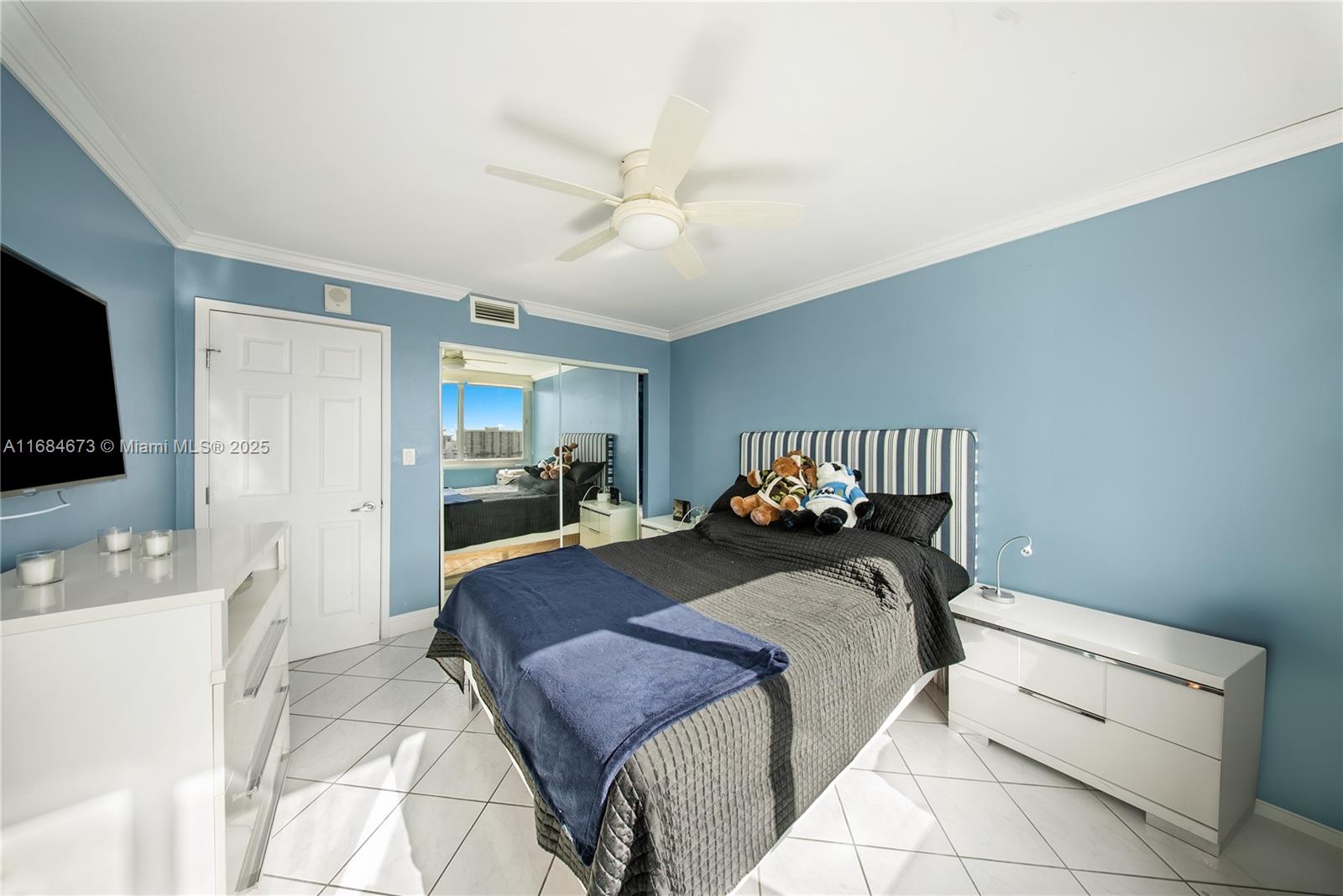 7135 Collins Ave # 1215
