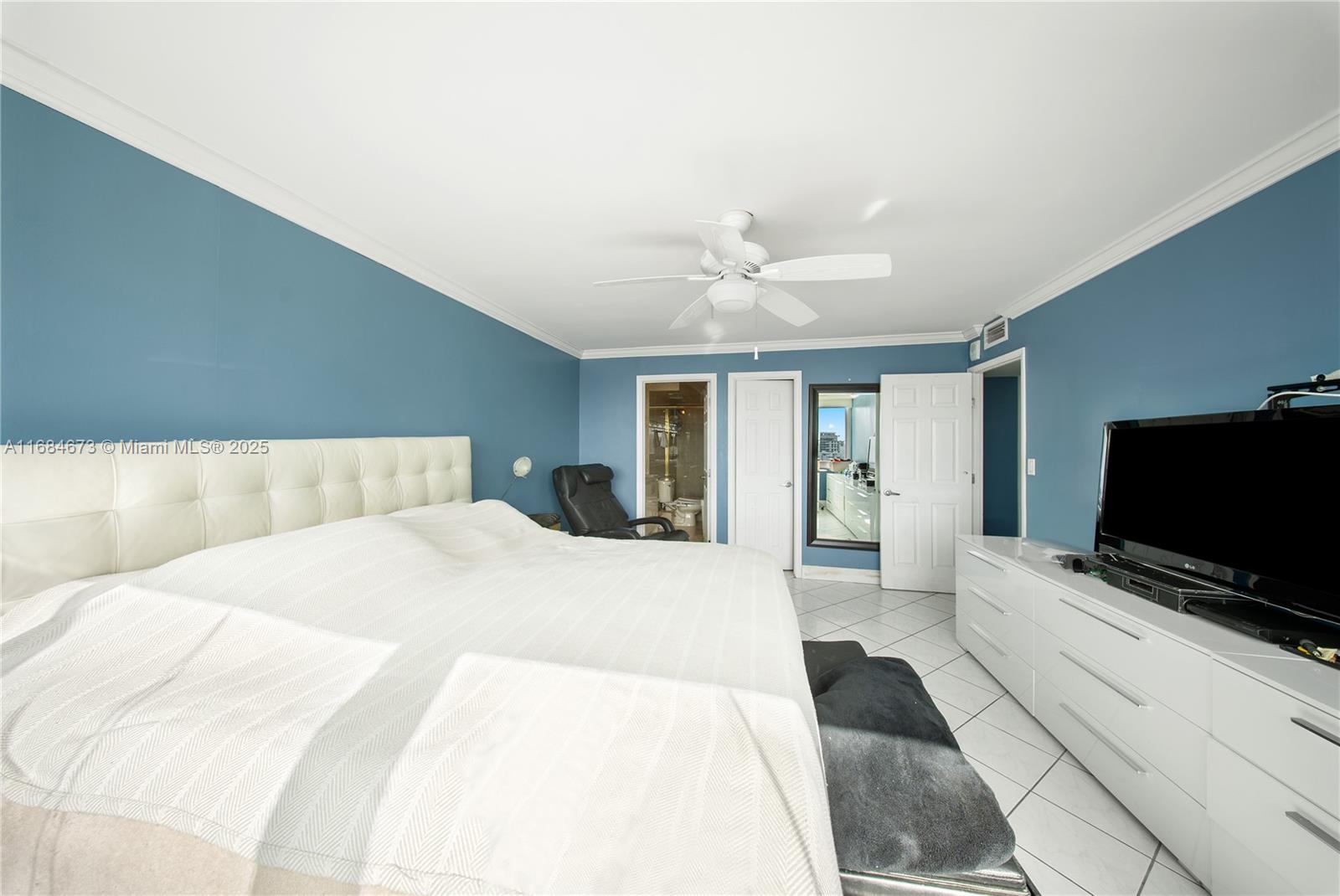 7135 Collins Ave # 1215