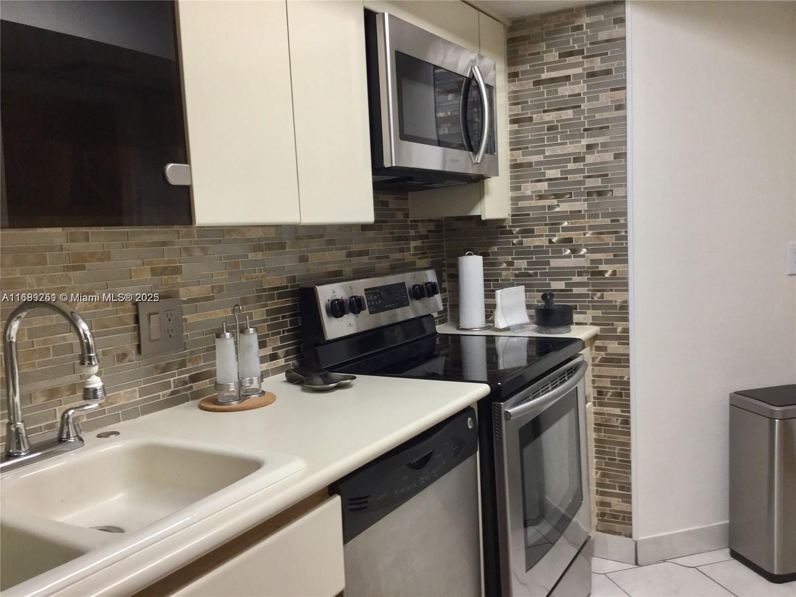 300 Three Islands Blvd # 308