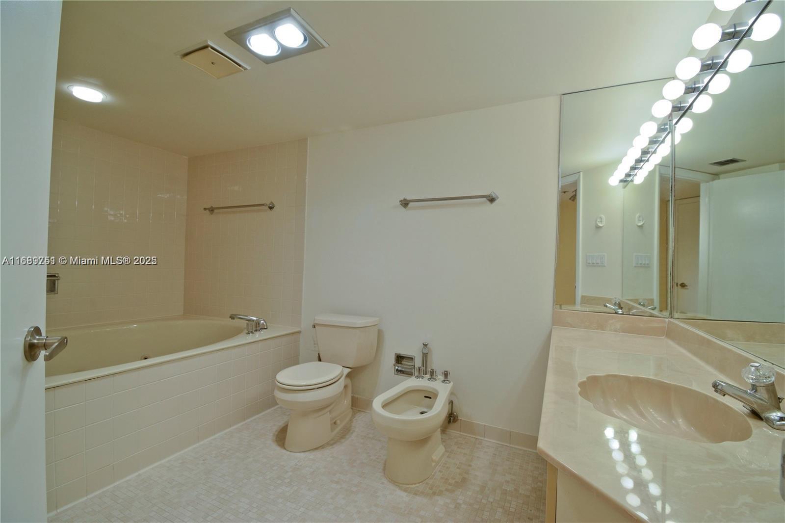 300 Three Islands Blvd # 308