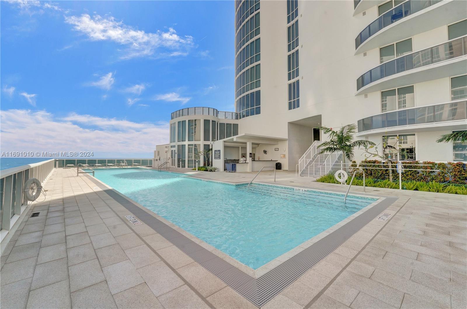 15811 Collins Ave # 3405