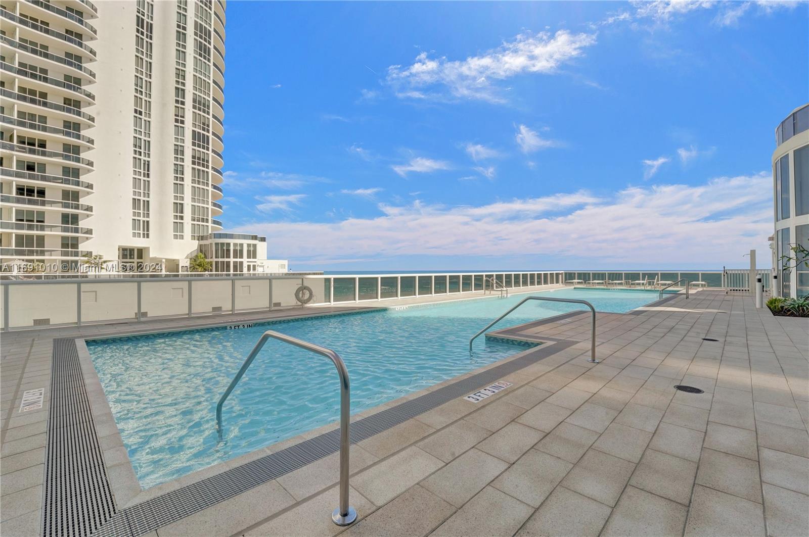 15811 Collins Ave # 3405
