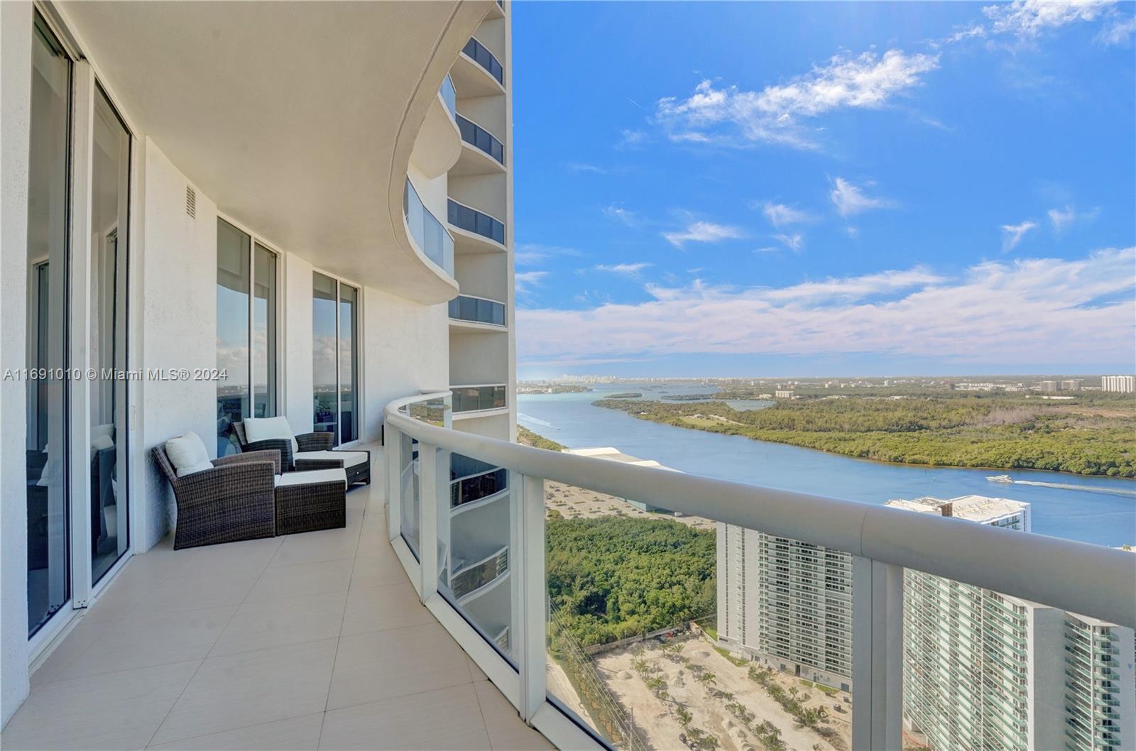 15811 Collins Ave # 3405