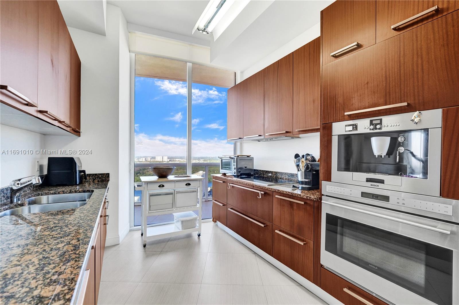 15811 Collins Ave # 3405