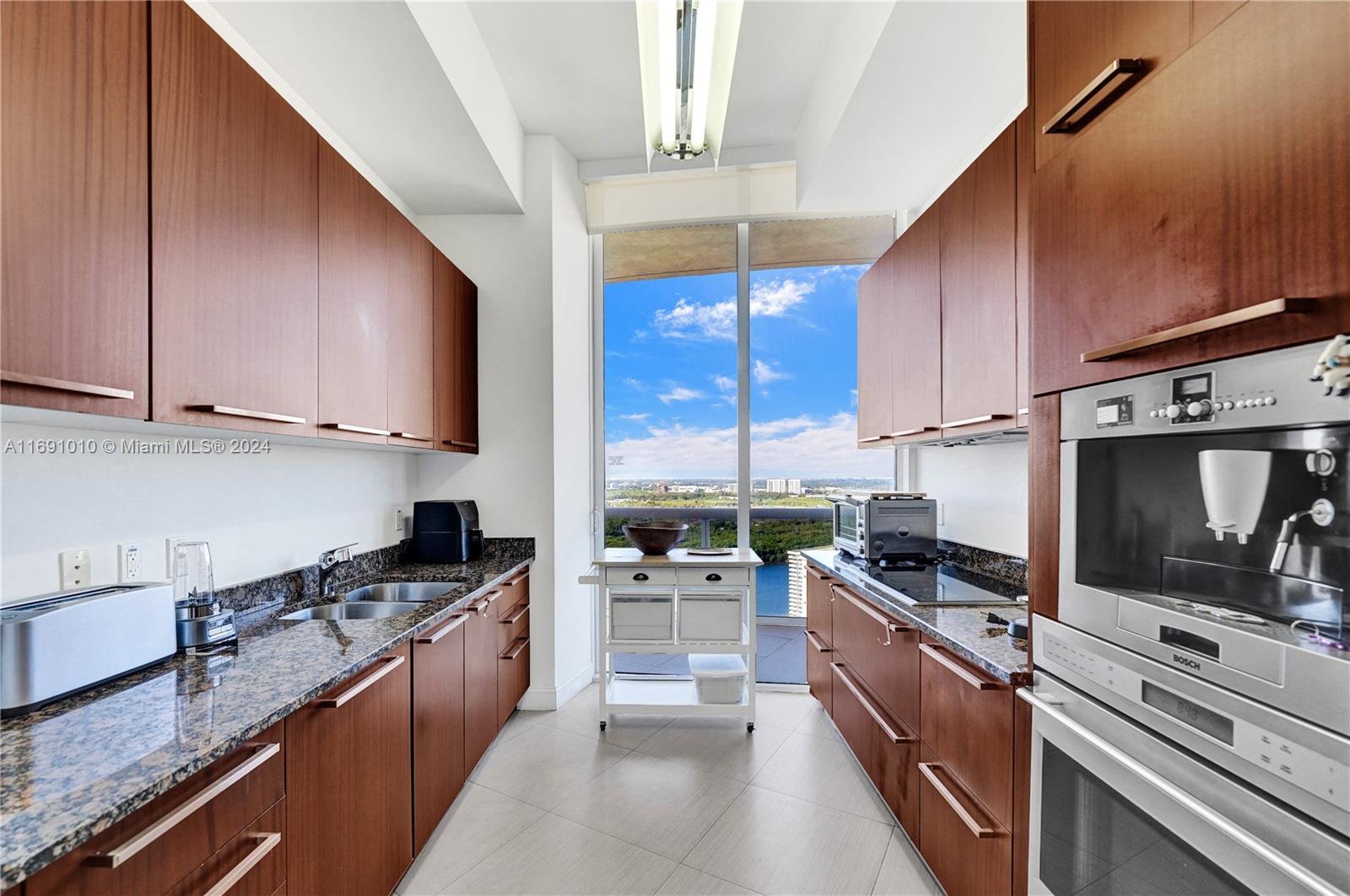 15811 Collins Ave # 3405