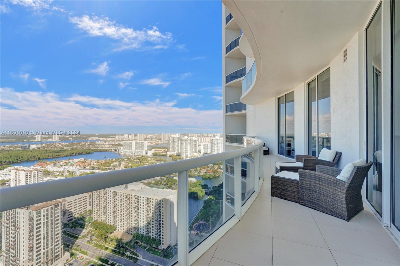 15811 Collins Ave # 3405