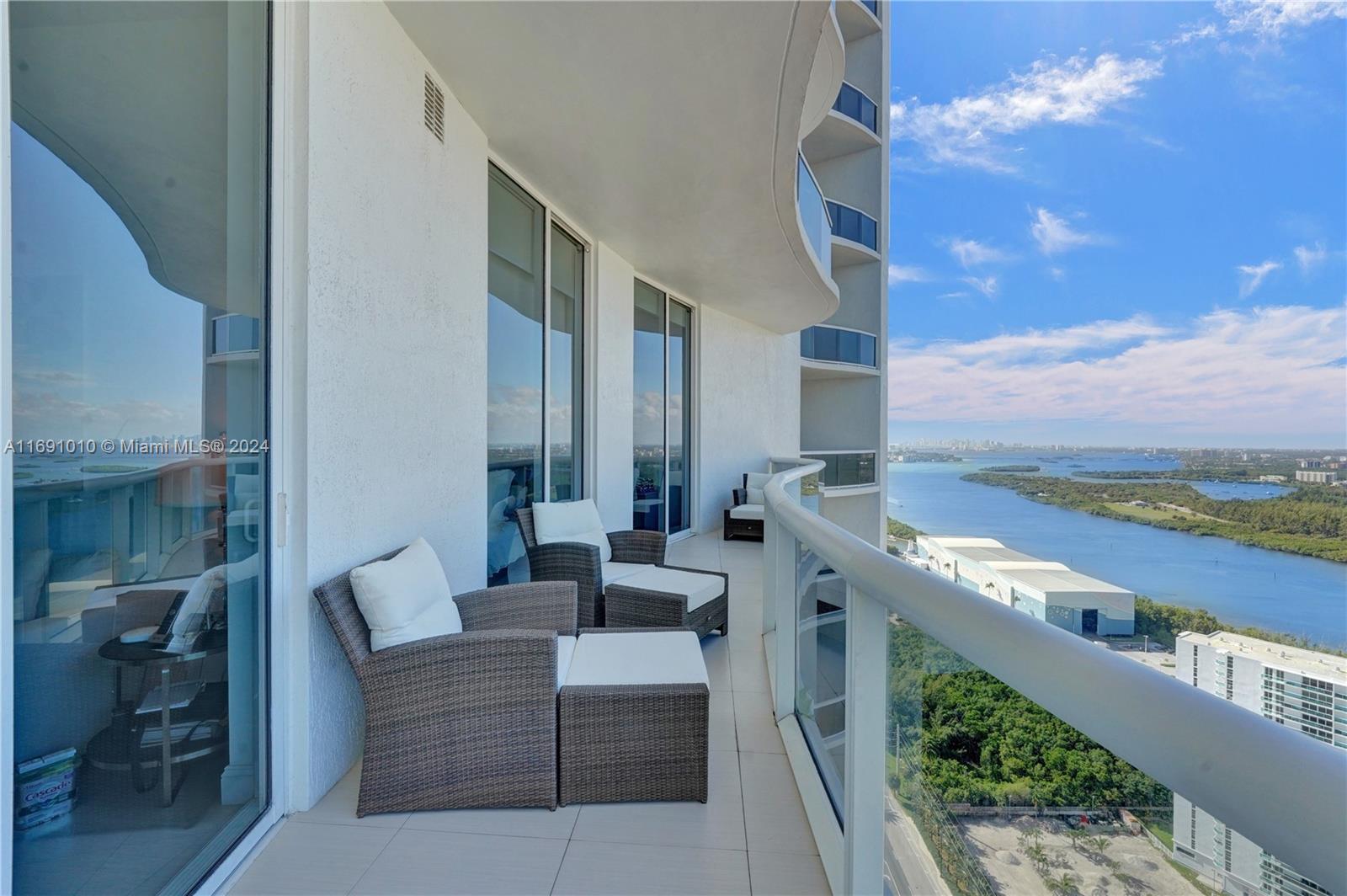 15811 Collins Ave # 3405