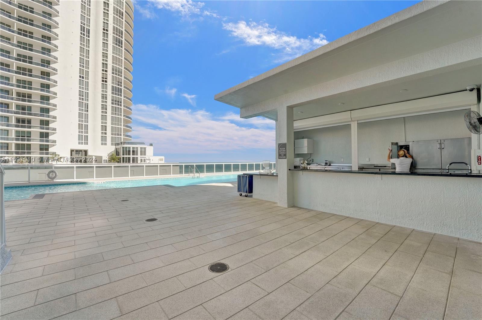 15811 Collins Ave # 3405