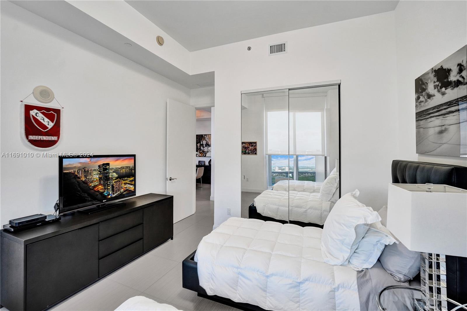 15811 Collins Ave # 3405