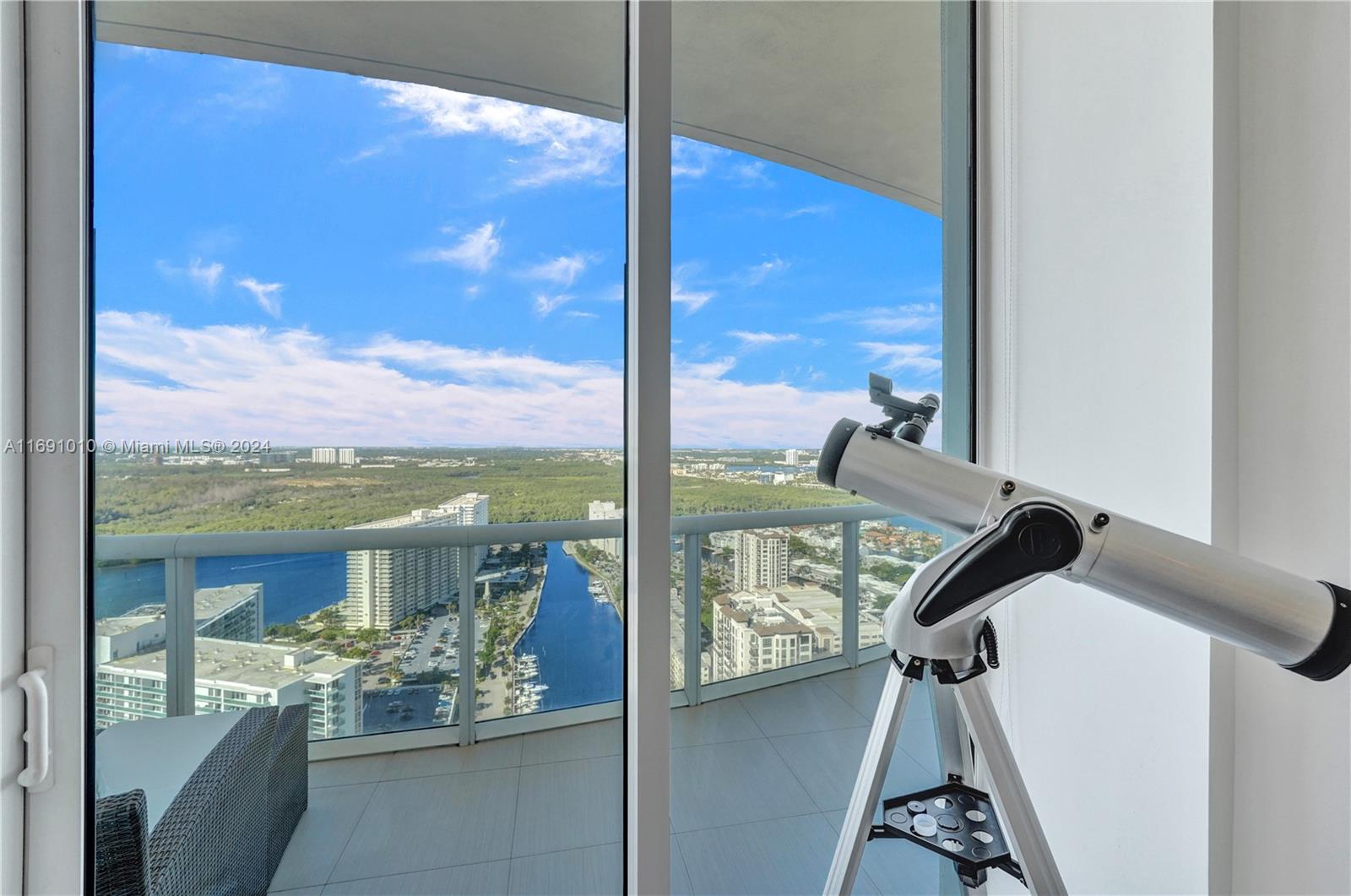 15811 Collins Ave # 3405