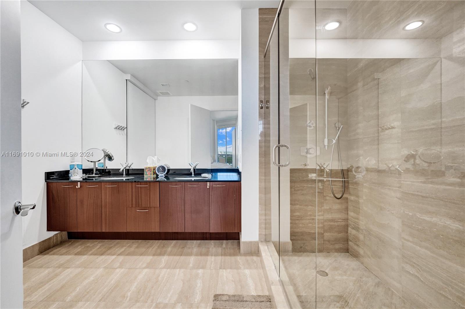 15811 Collins Ave # 3405