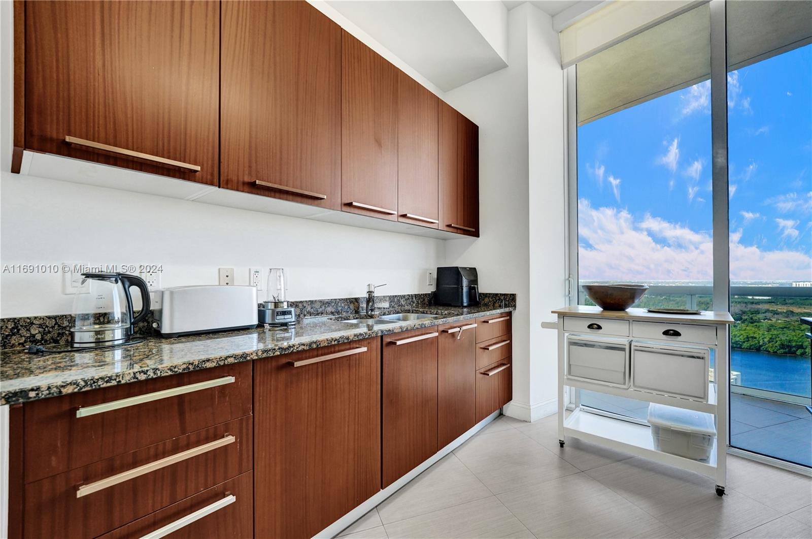 15811 Collins Ave # 3405
